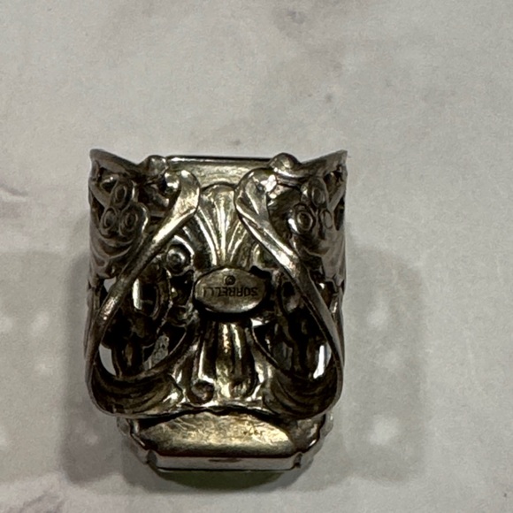 Sorrelli Adjustable Silver Ring with Vibrant Green Stone - Picture 4 of 5